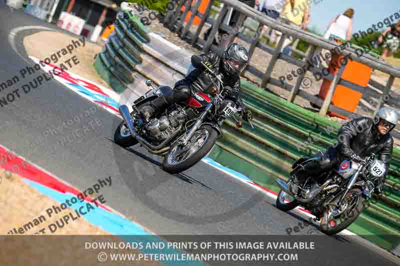 Vintage motorcycle club;eventdigitalimages;mallory park;mallory park trackday photographs;no limits trackdays;peter wileman photography;trackday digital images;trackday photos;vmcc festival 1000 bikes photographs